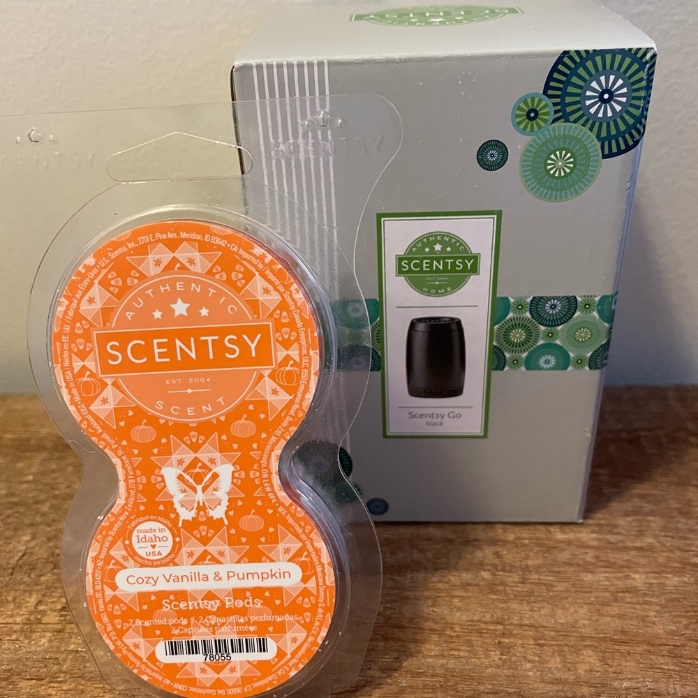 Scentsy Go (Black) with Cozy Vanilla & Pumpkin Scent Pods